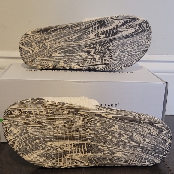 NIB APL Women's Big Logo Techloom Slide Size 7 - Picture 3 of 5